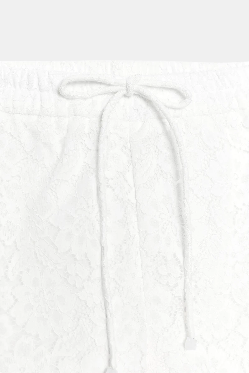 SHORT DENTELLE