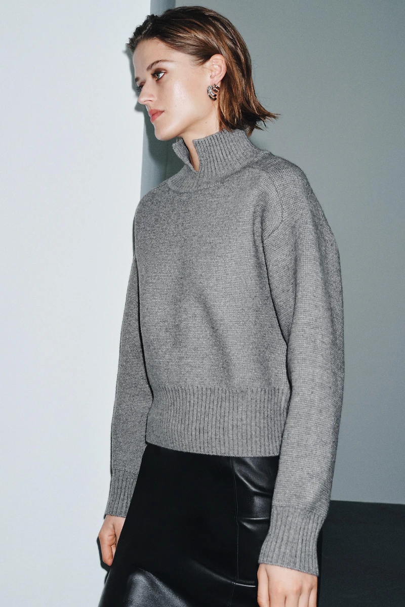 KNIT JUMPER WITH NECK OPENING