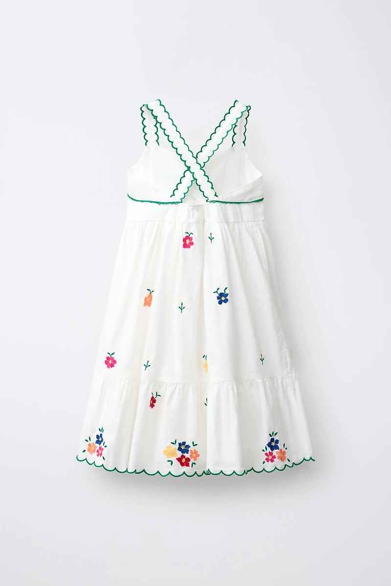 ROBE BRODÉE FLORALE