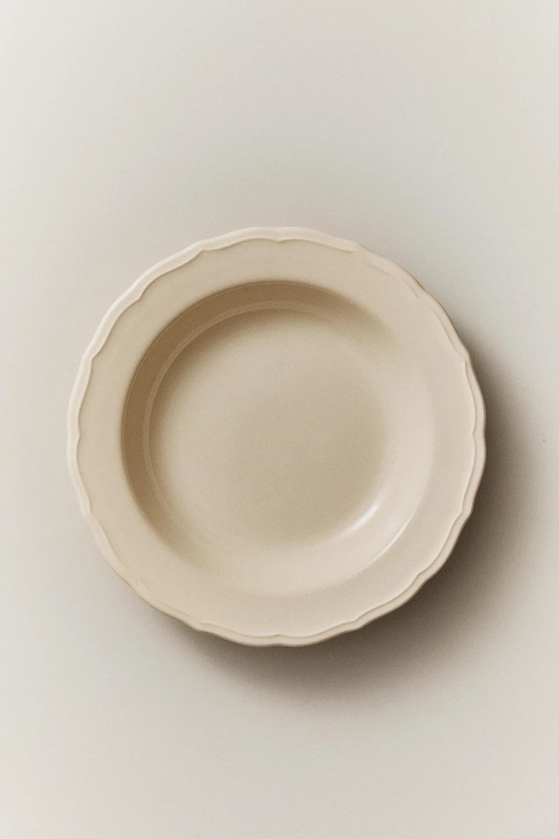 ASSIETTE CREUSE FAÏENCE BORD RELIEF