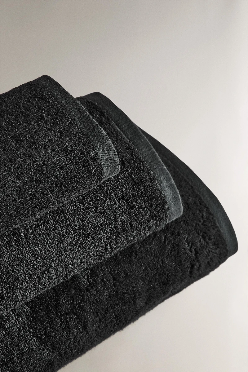SERVIETTE DE BAIN ÉPONGE UNIE