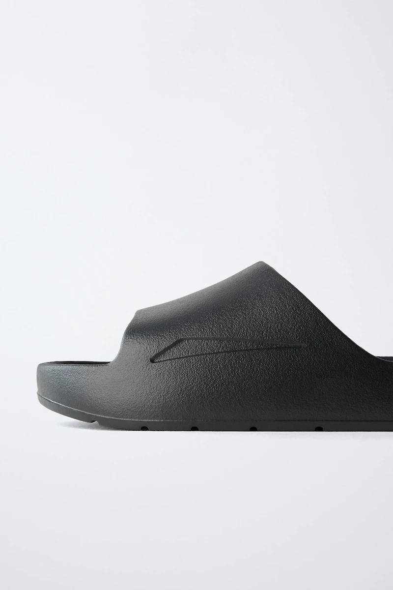 SLIDE SANDALS