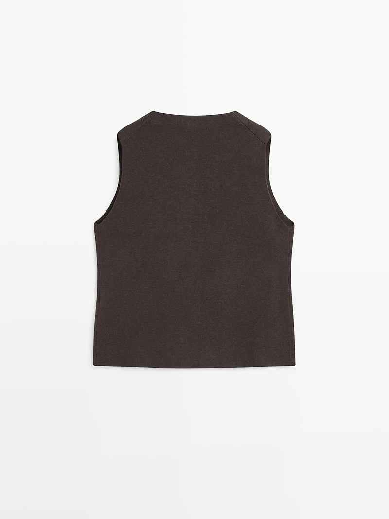 Knit vest with golden buttons