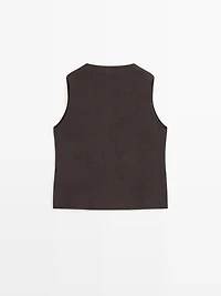 Knit vest with golden buttons