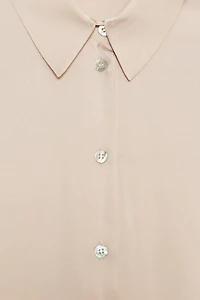 ASYMMETRIC HEM SATIN EFFECT SHIRT