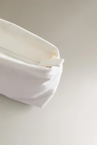 TECHNICAL FABRIC TOILETRY BAG