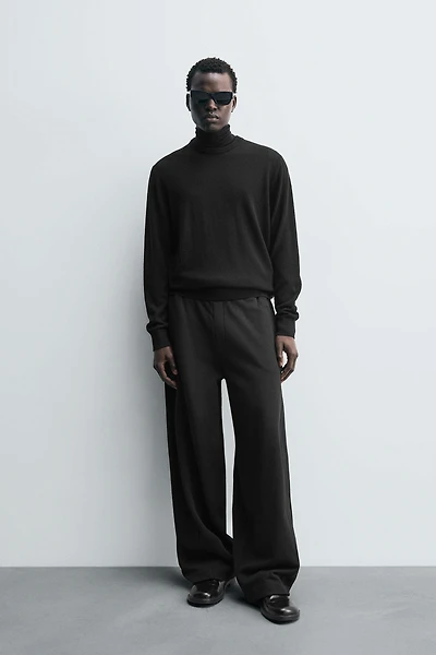 BALLOON PANTS WITH TWISTED SEAMS