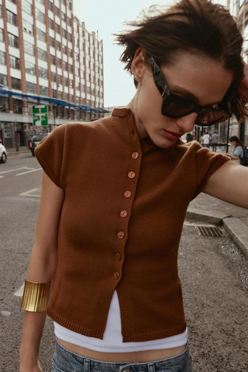 BUTTONED KNIT TOP