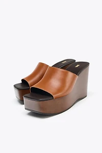 LEATHER WEDGE