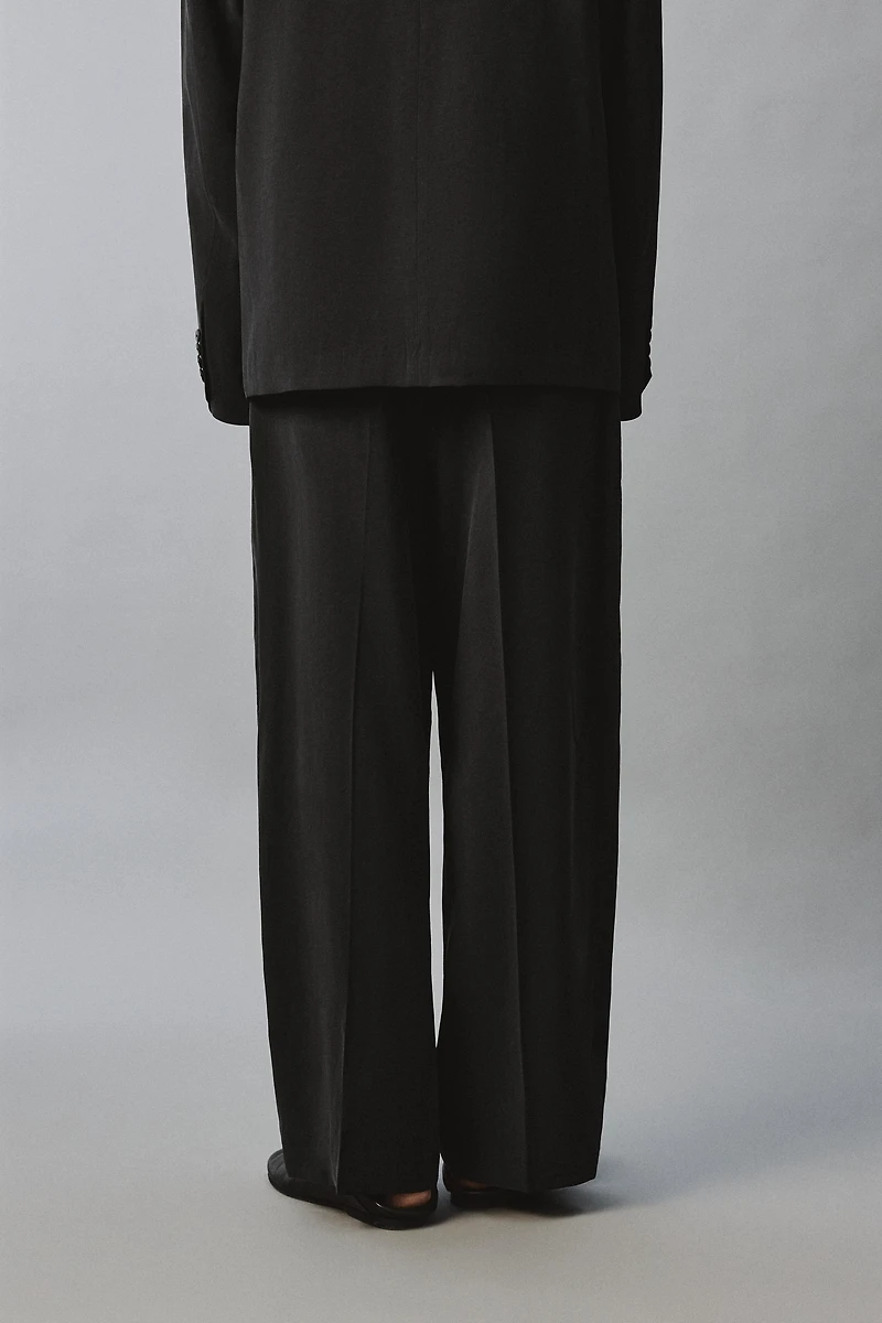 RELAXED FIT FLOWY PANTS