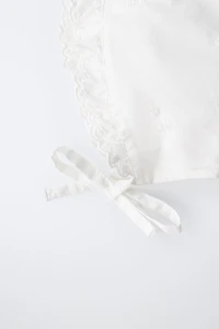 EMBROIDERED RUFFLE BONNET