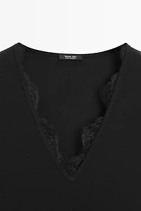 V-neck T-shirt with lace detail