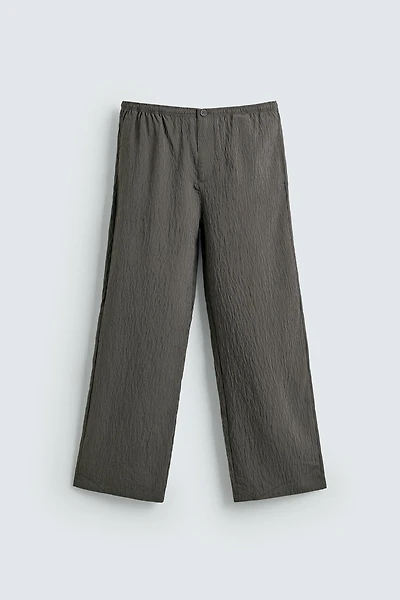 PANTALON FLUIDE À RAYURES ET EFFET FROISSÉ