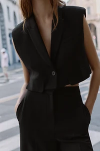 SHOULDER PAD SHORT VEST