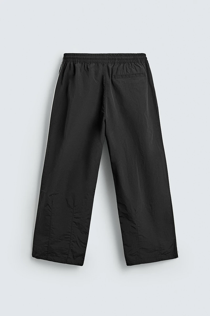 PANTALON JOGGER TECHNIQUE À BANDES CONTRASTE