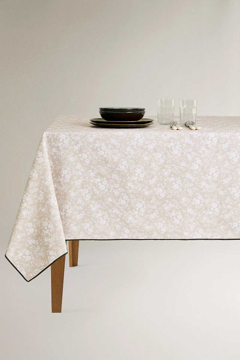RESIN-COATED FLORAL PRINT TABLECLOTH