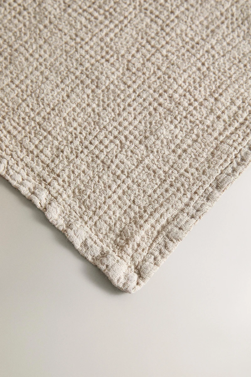 WAFFLE-KNIT LINEN BATH TOWEL