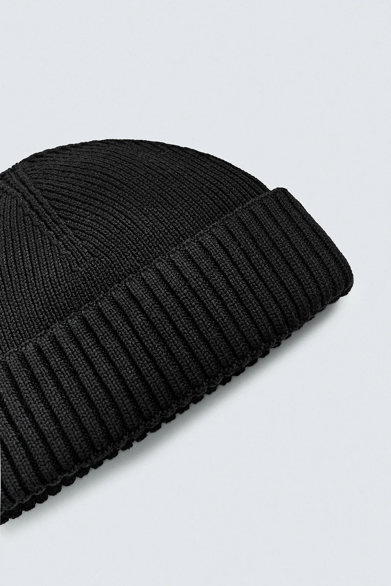 SHORT KNIT HAT