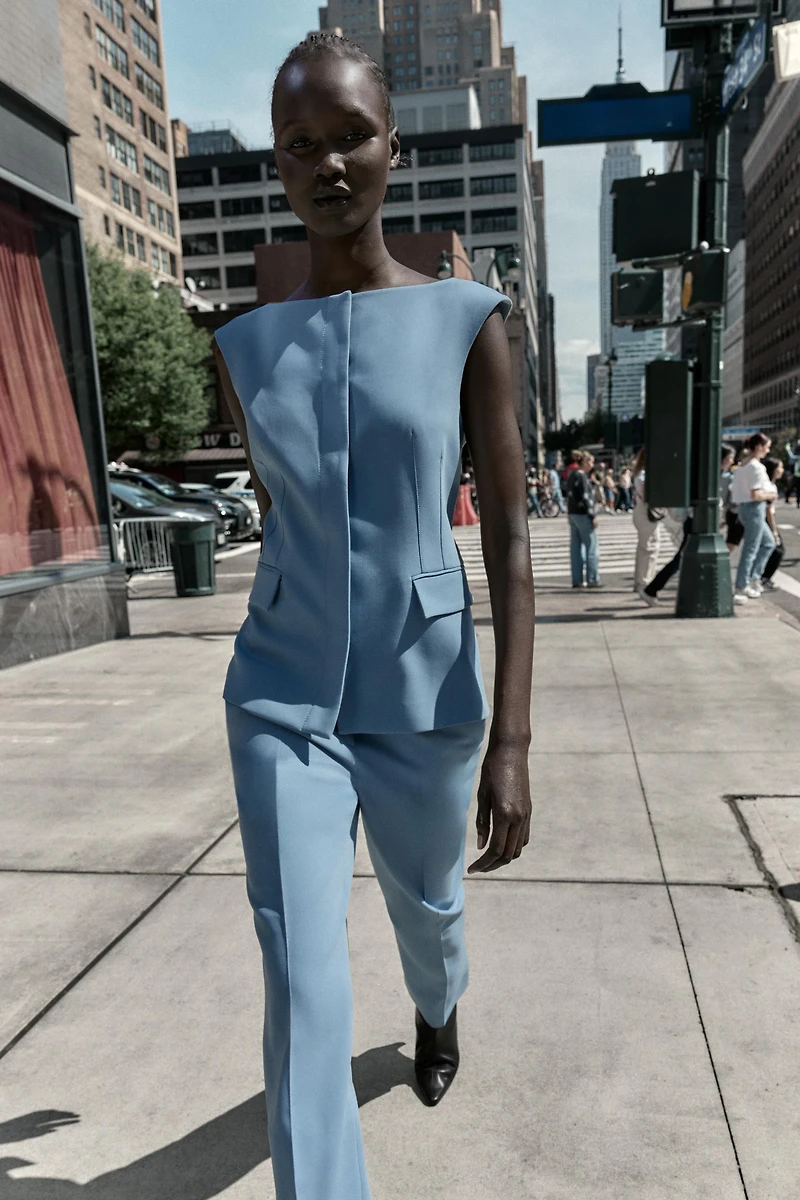 FITTED VEST