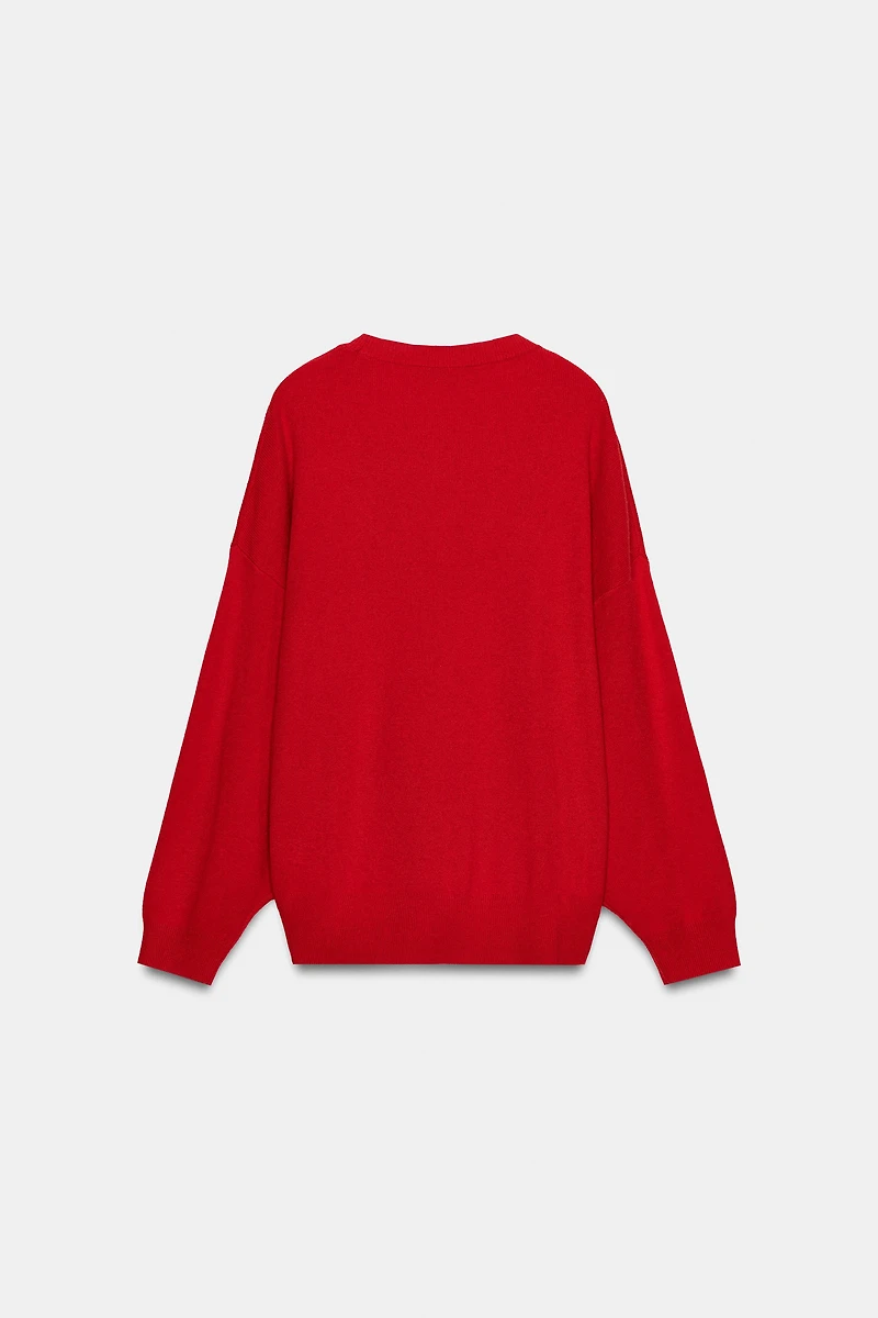 PULL EN MAILLE AVEC DÉCOLLETÉ PRONONCÉ