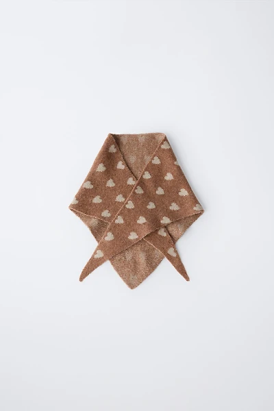 KNIT TRIANGLE HEART SCARF