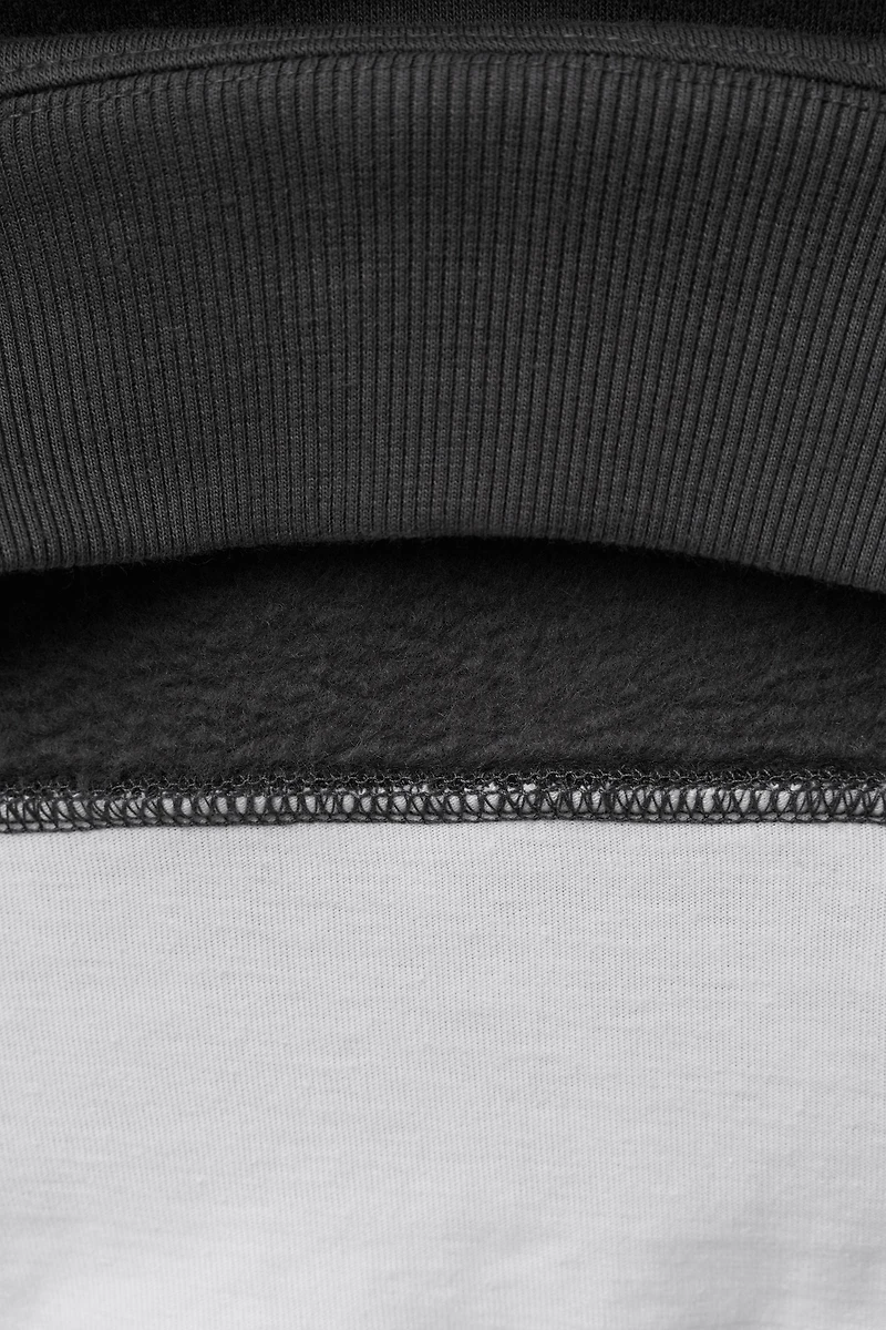 VARSITY DOUBLE HEM HOODED SWEATSHIRT