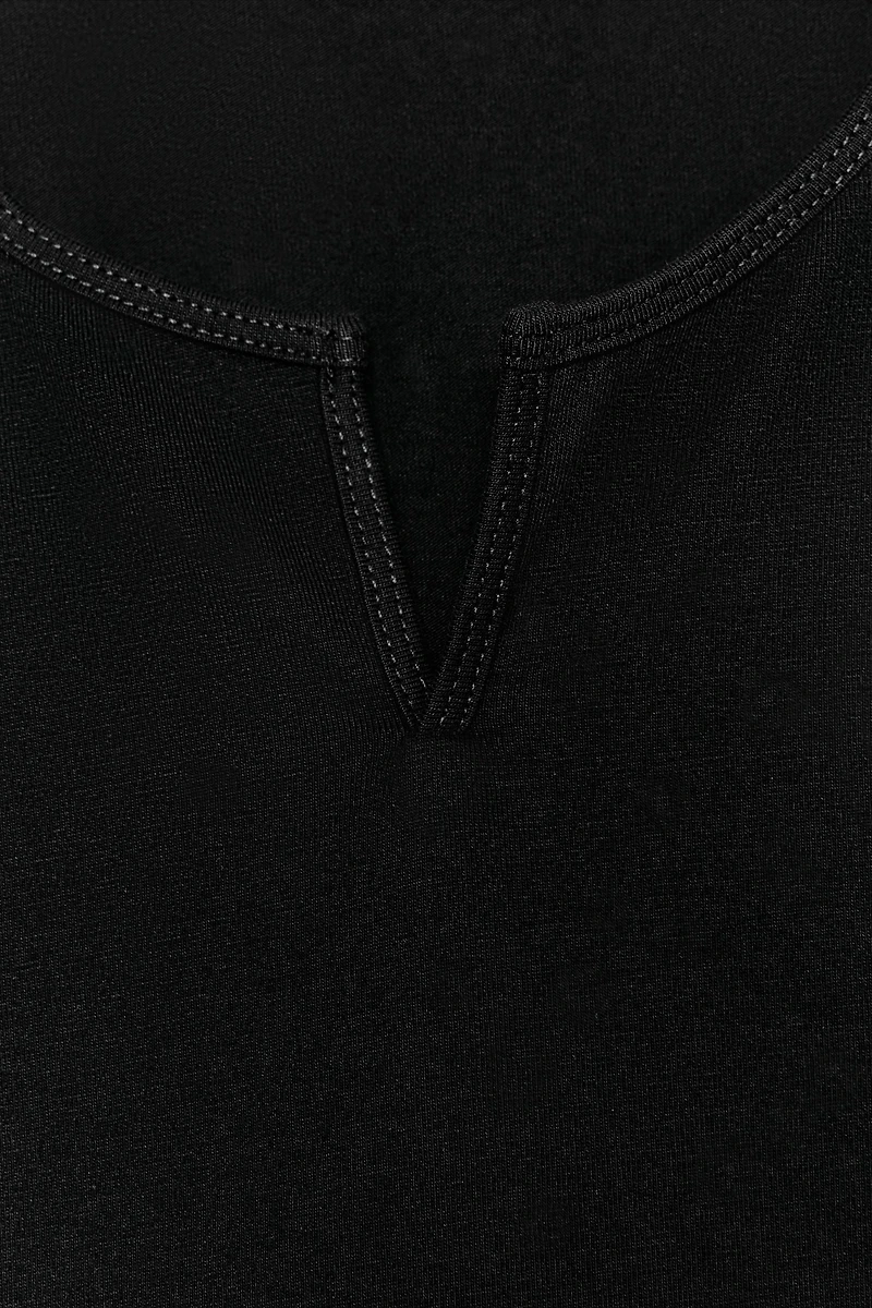 OPENING DETAIL CROP TOP