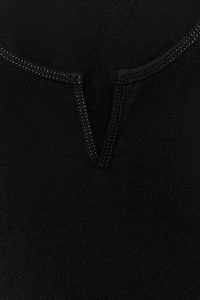 OPENING DETAIL CROP TOP
