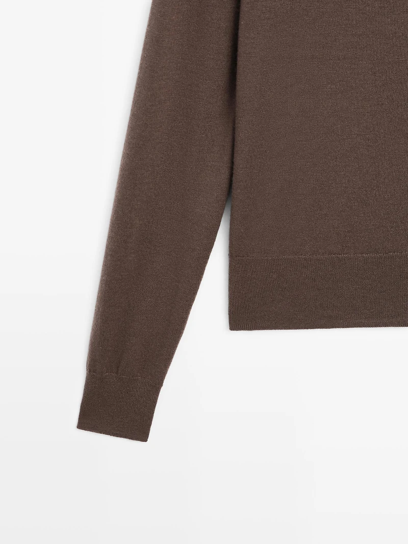 Pull à col montant boutonné