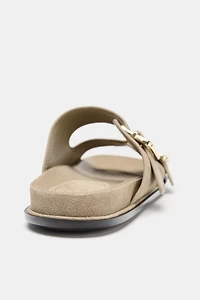 SANDALES PLATES À BRIDES EN CROÛTE DE CUIR