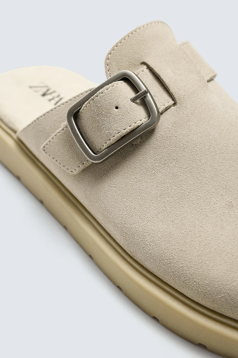 SABOTS EN CUIR À BOUCLE