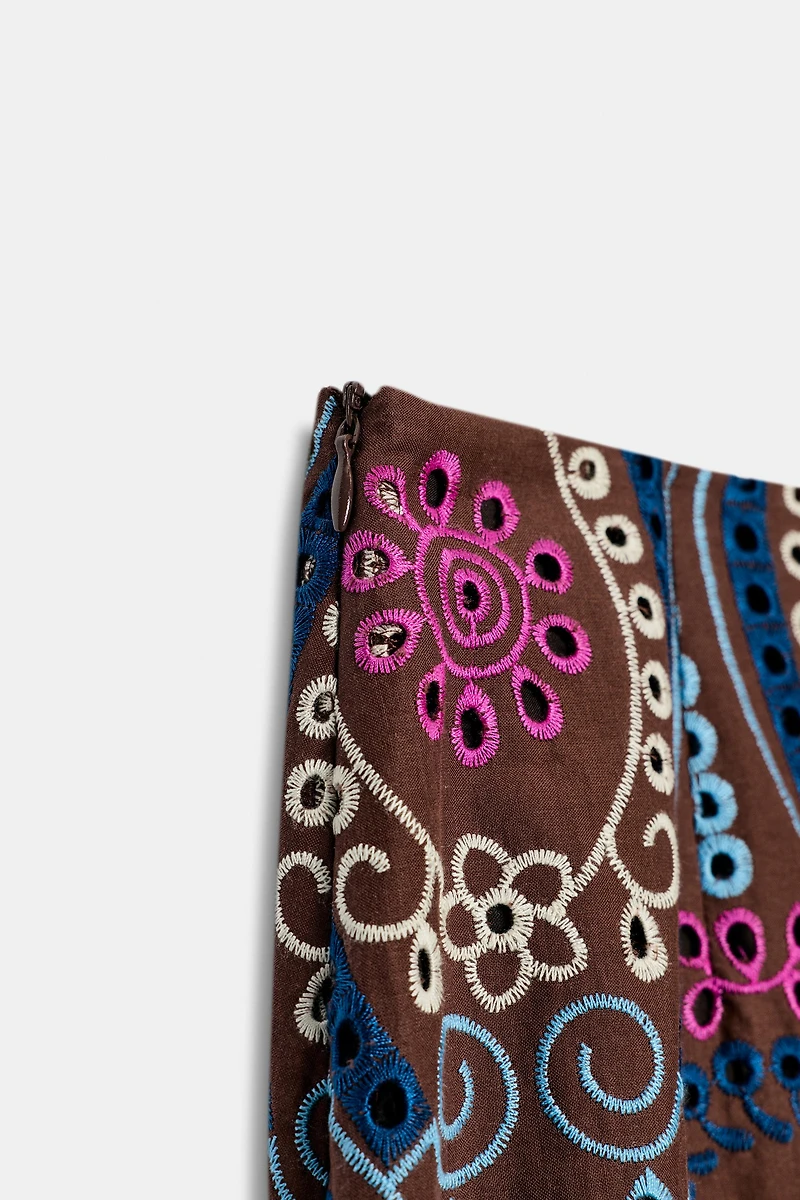 JUPE MI-LONGUE BRODERIES PERFORÉES