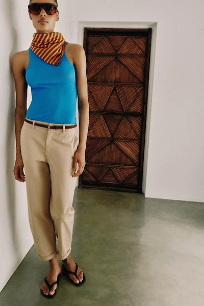 PANTALON CHINO AVEC CEINTURE TRESSÉE
