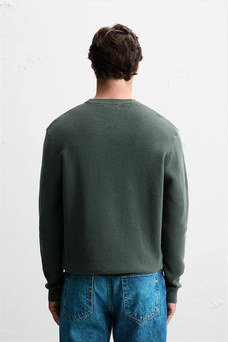 REGULAR FIT TEXTURED SWEATER
