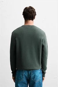 REGULAR FIT TEXTURED SWEATER