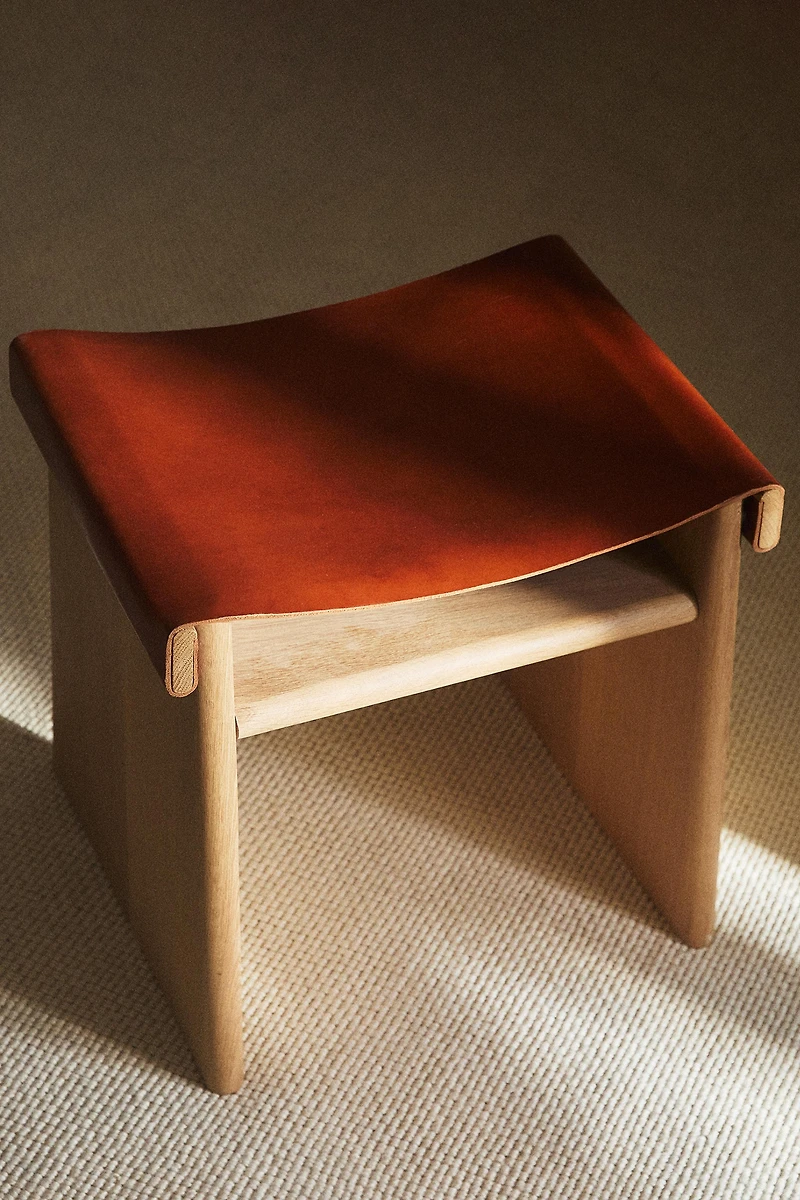 STOOL 02