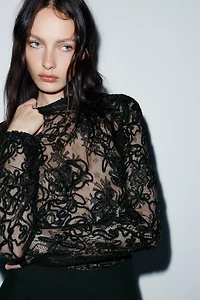 LACE LONG SLEEVE TOP