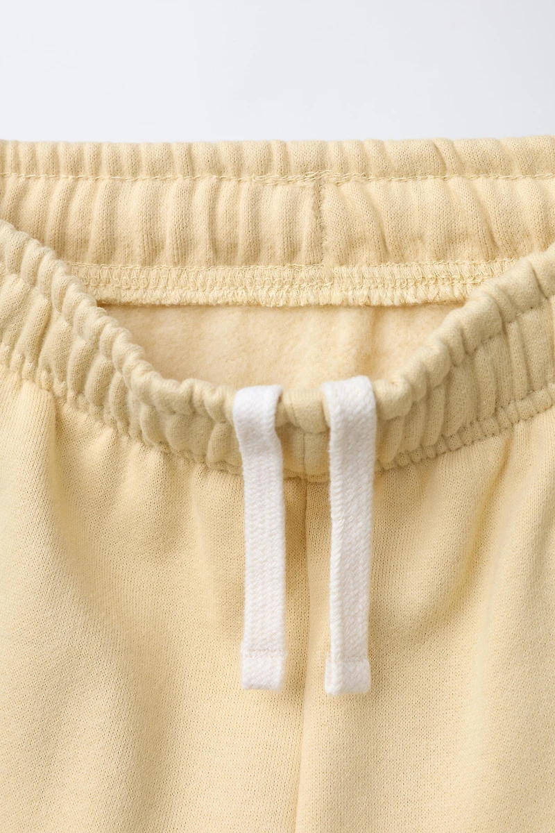 PANTALON DE JOGGING À INSCRIPTIONS