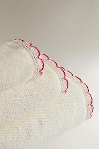CONTRAST CROCHET BATH TOWEL