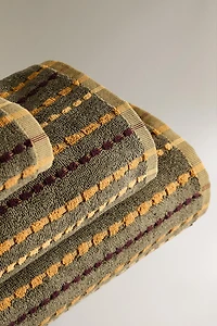 BATH TOWEL WITH COLORED DOTS