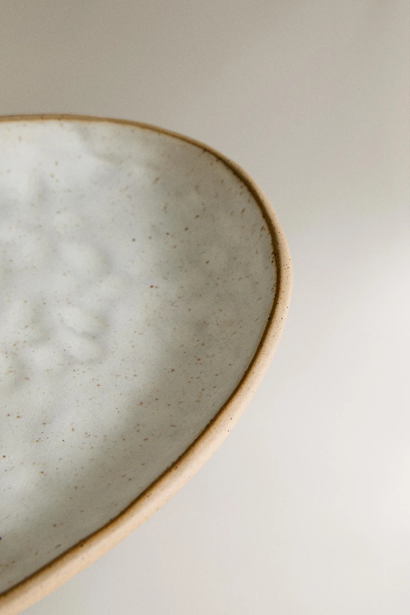 TEXTURED OVAL SERVING DISH