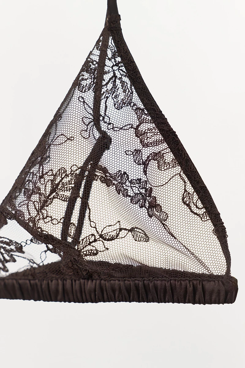 LACE TRIM TRIANGLE BRA