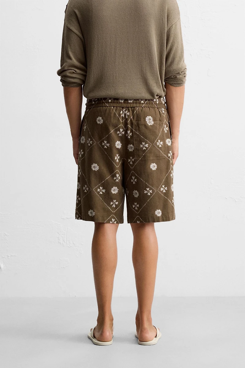 CONTRAST PRINT BERMUDA SHORTS