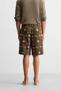 CONTRAST PRINT BERMUDA SHORTS