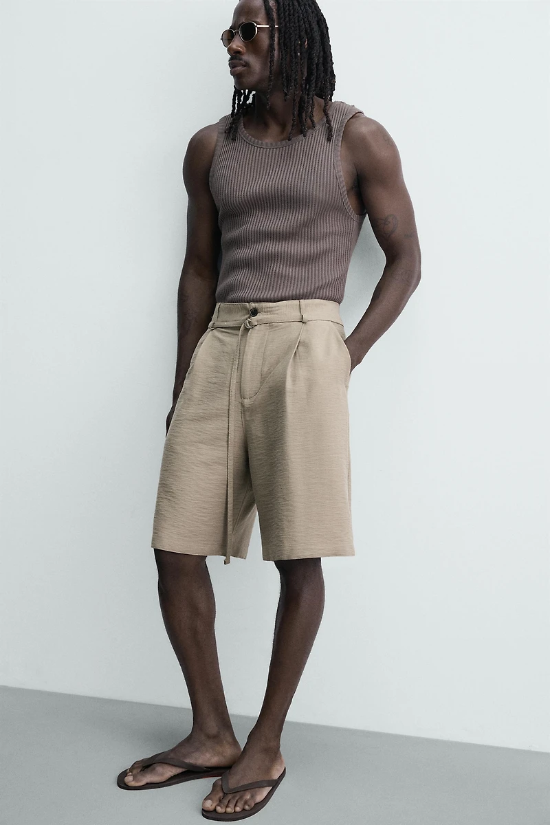 BERMUDA RELAXED FIT À PLIS ET CEINTURE