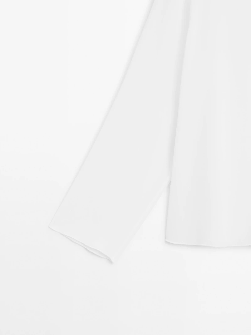 Flowing shirt with polo collar