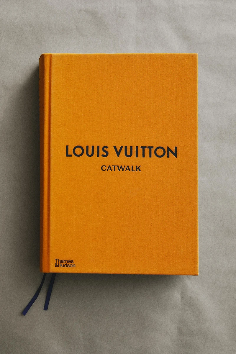 LIVRE LOUIS VUITTON CATWALK