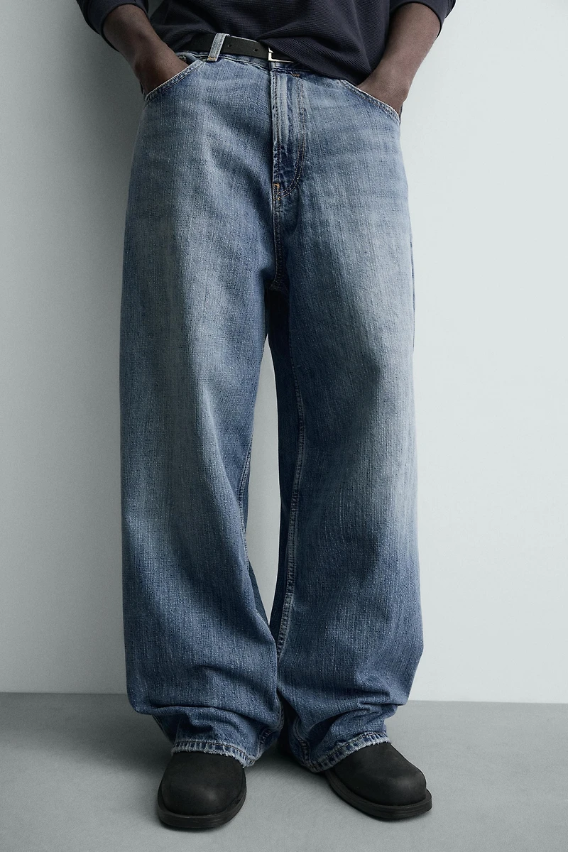 RIPPED BAGGY FIT JEANS