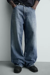 RIPPED BAGGY FIT JEANS