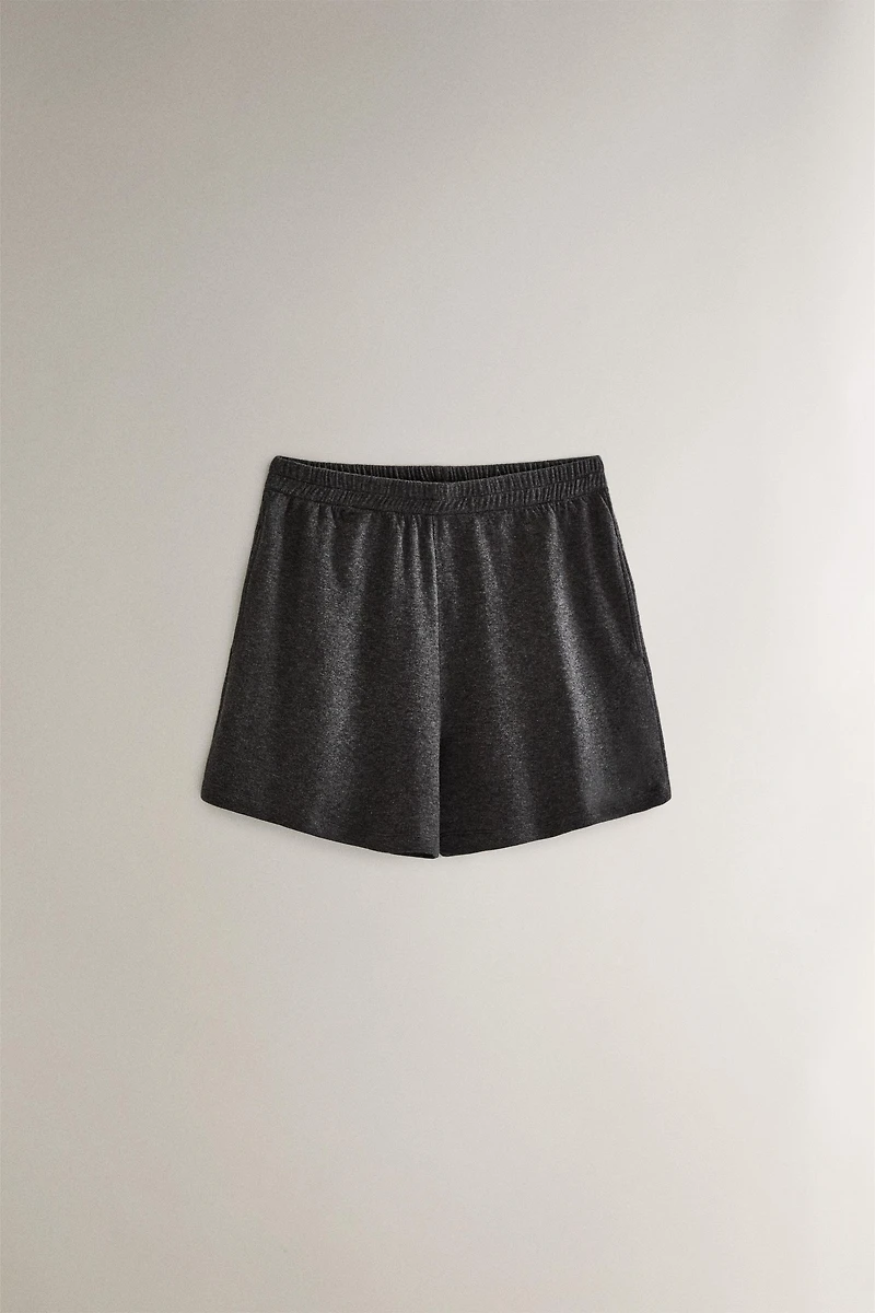 SHORT STRAIGHT SHORTS